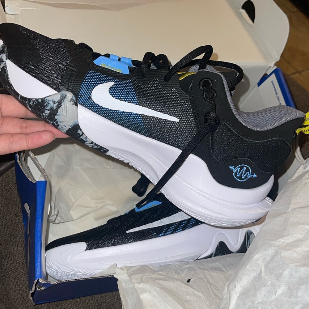 New male shoes
Nike shoes
Size 7 in Male